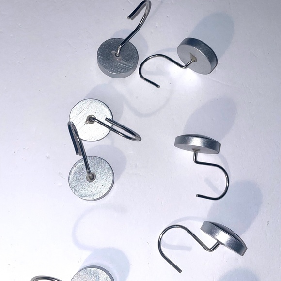 NWOT Bathroom Halloweeen Decoeation 12 Pieces Half Skeleton Shower Curtain Hooks - Picture 7 of 8